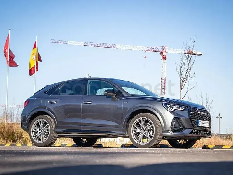 Usado Audi Q3 Sportback Ambiente 150 CV (110 kW) 2025 Gris / plata SUV