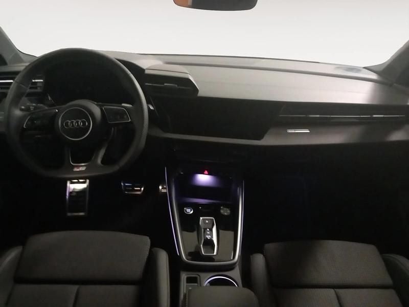 Usado Audi A3 Sportback e-tron S-Line 204 CV (150 kW) 2025 Gris/plata Utilitario
