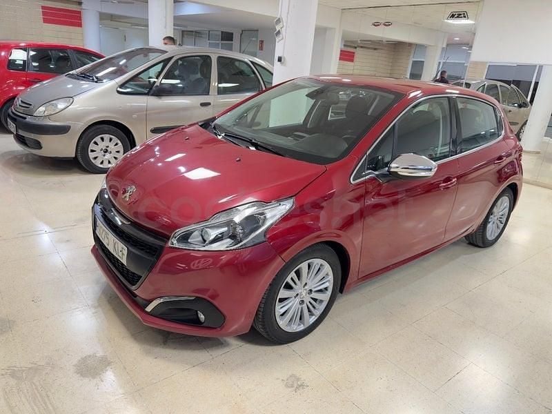 Usado Peugeot 208 Active 82 CV (60 kW) 2018 Granate Utilitario