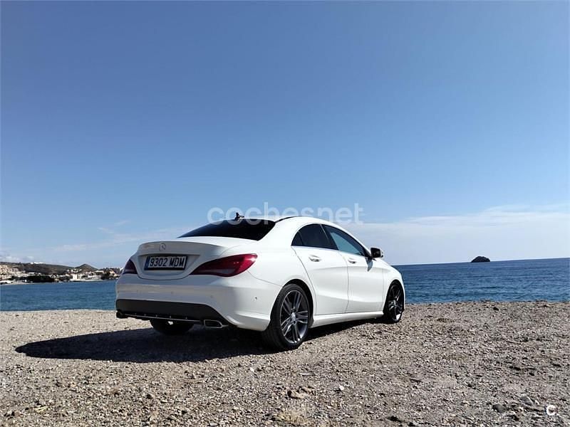 Usado Mercedes CLA180 122 CV (89 kW) 2016 Blanco Berlina