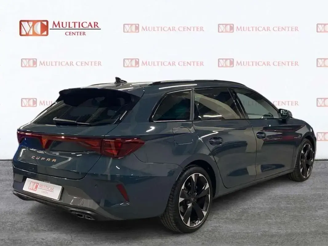 Usado Cupra Leon 150 CV (110 kW) 2025 Azul Familiar