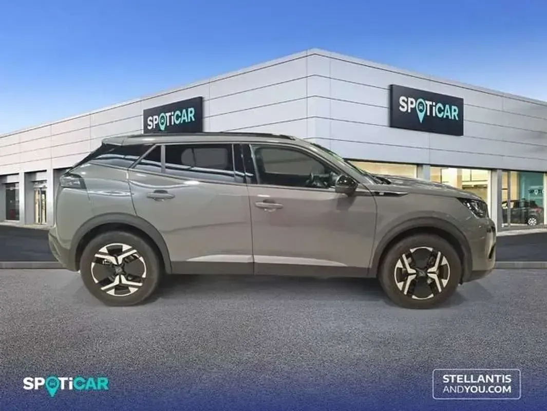 Usado Peugeot e-2008 Allure 100 kW (136 CV) 2024 Gris SUV