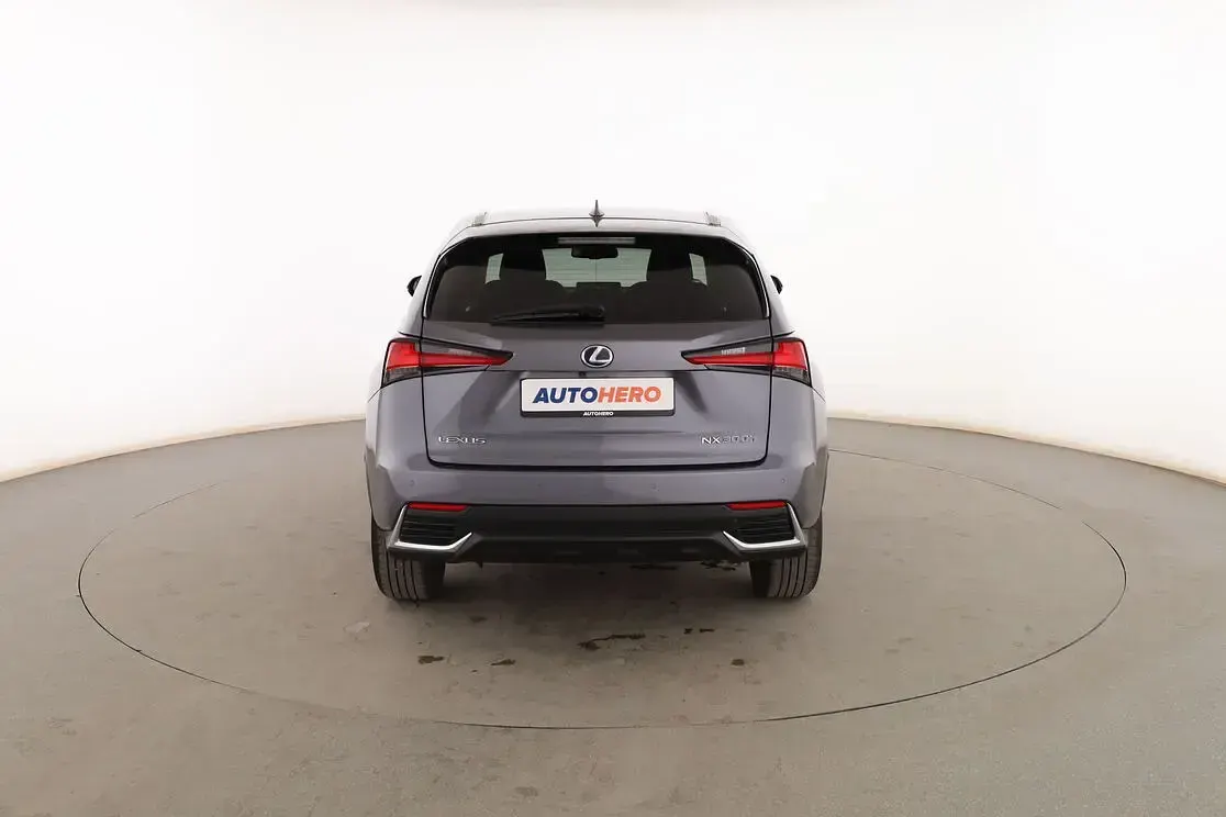 Usado Lexus NX300h E-FOUR 197 CV (144 kW) 2021 Gris SUV