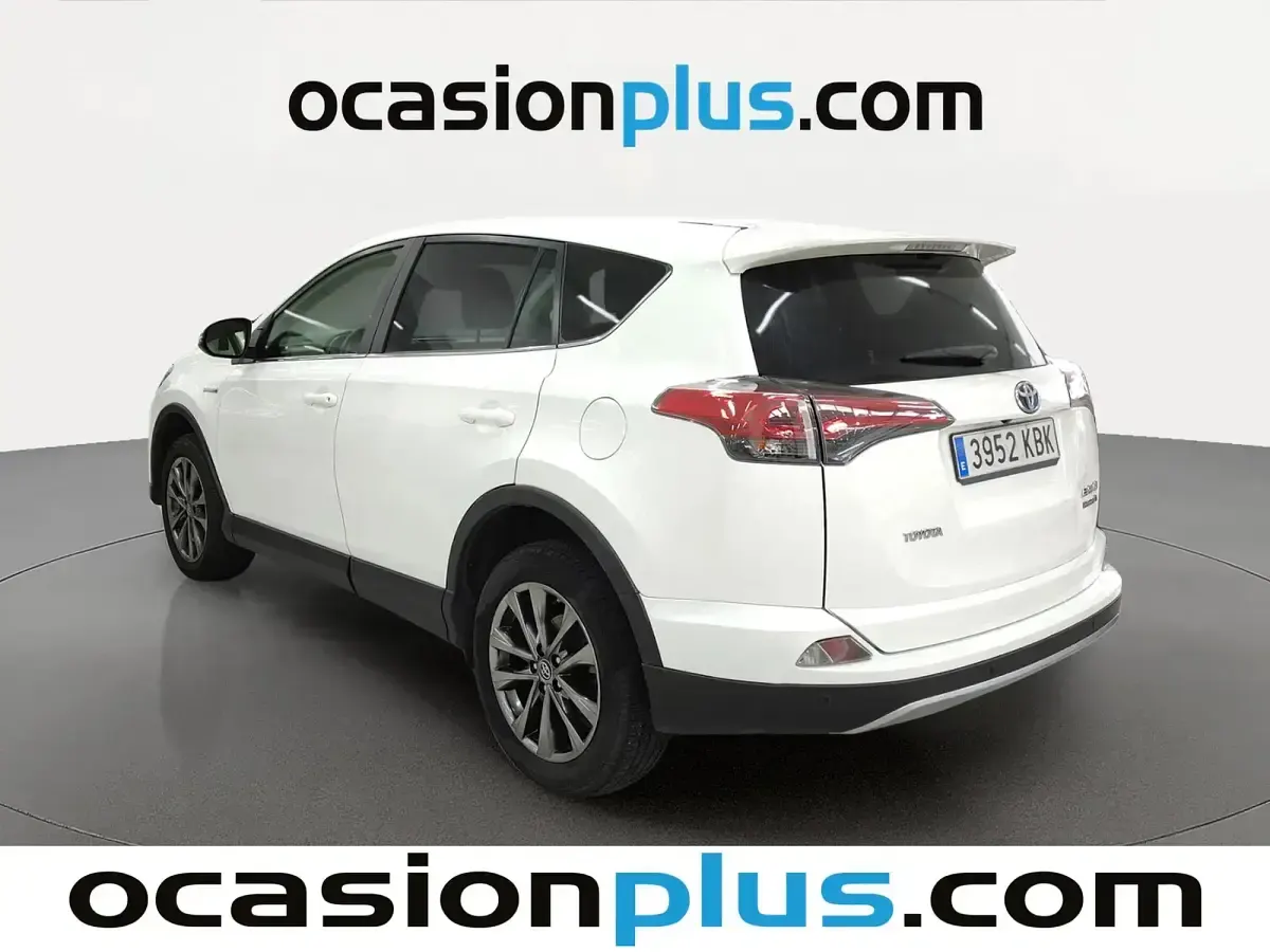 Używany Toyota RAV4 Advance 197 KM (144 kW) 2017 Biały SUV