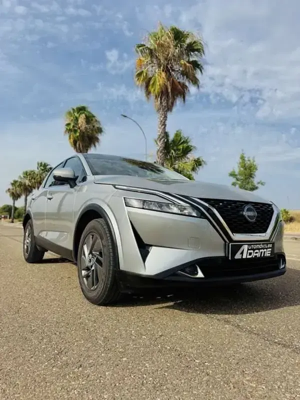 Usado Nissan Qashqai Acenta 140 CV (102 kW) 2022 Gris SUV