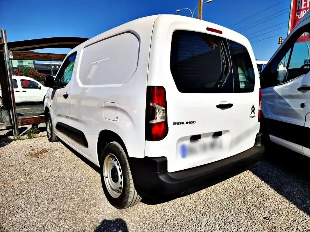 Usado Citroën Berlingo 102 CV (75 kW) 2024 Blanco Monovolumen