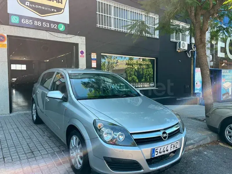 Usado Opel Astra Cosmo 100 CV (73 kW) 2007 Gris / plata Berlina