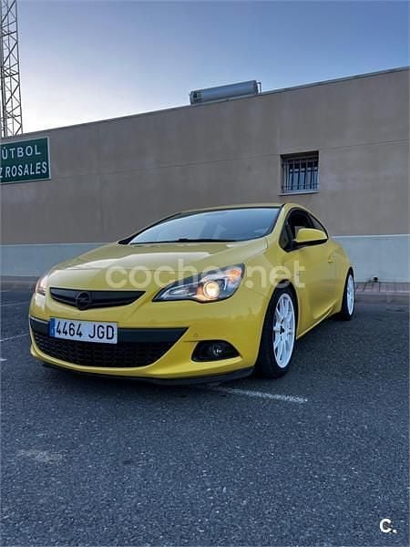 Amarillo Usado 2015 Opel Astra GTC Sportive Berlina | 8995 € (Precio justo) - Imagen 1/4