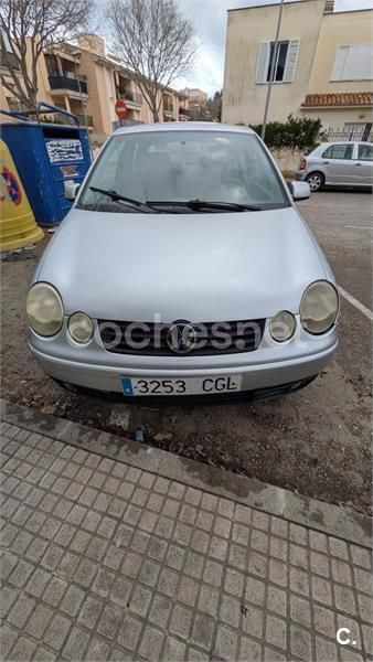 Gris / plata Usado 2003 VW Polo Trendline Berlina | 2200 € (Precio justo) - Imagen 1/4