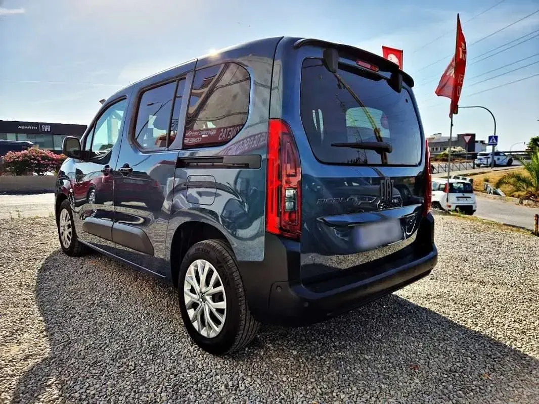 Usado Fiat Doblò 102 CV (75 kW) 2025 Azul Monovolumen