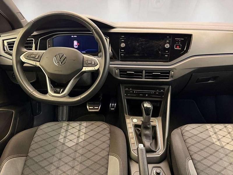 Usado VW Taigo R-line 116 CV (85 kW) 2025 Plateado SUV