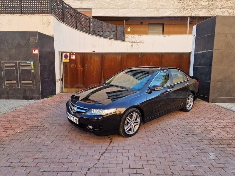Usado Honda Accord Executive 140 CV (102 kW) 2008 Violeta / lila Berlina