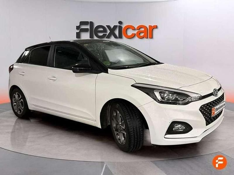 Usado Hyundai i20 99 CV (72 kW) 2020 Blanco Utilitario