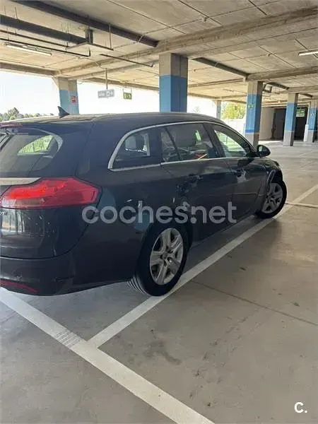 Usado Opel Insignia Cosmo 130 CV (95 kW) 2012 Negro Familiar