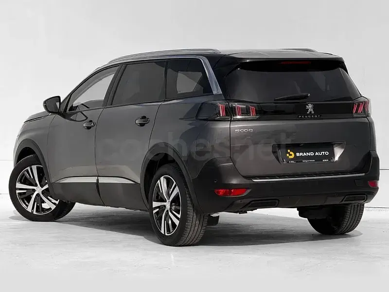 Usado Peugeot 5008 Allure 130 CV (95 kW) 2021 Gris / plata SUV