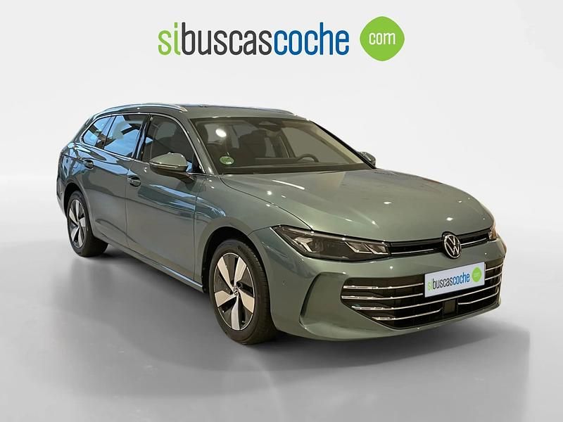 Usado VW Passat Business 150 CV (110 kW) 2024 Verde Familiar