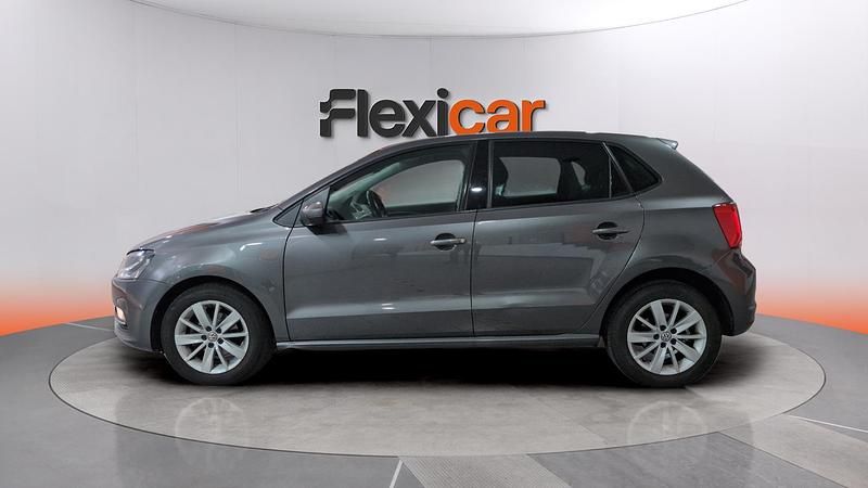 Usado VW Polo 90 CV (66 kW) 2017 Gris Berlina