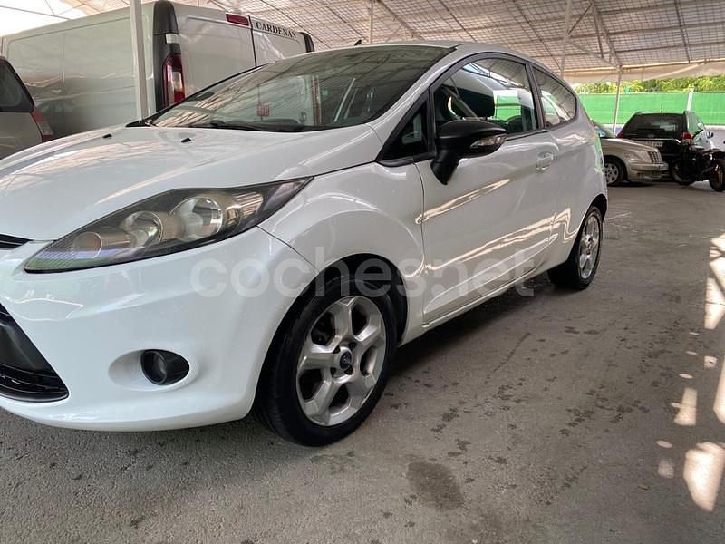 Usado Ford Fiesta Trend 68 CV (50 kW) 2010 Blanco Utilitario