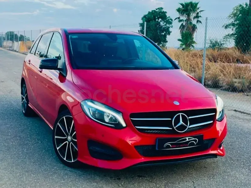 Usado Mercedes B220 177 CV (130 kW) 2015 Rojo Monovolumen
