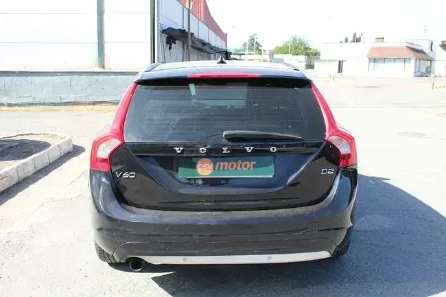 Begagnad Volvo V60 Momentum 120 HK (88 kW) 2018 Svart Kombi