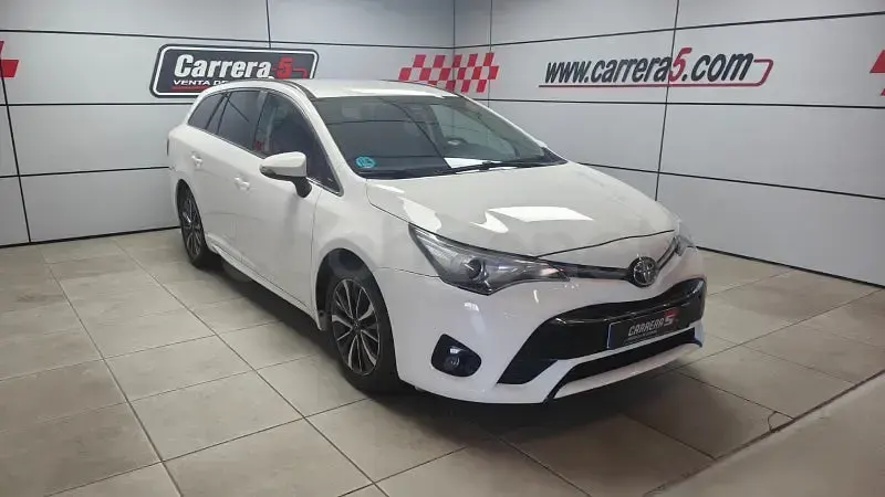 Usado Toyota Avensis Advance 143 CV (105 kW) 2015 Blanco Familiar