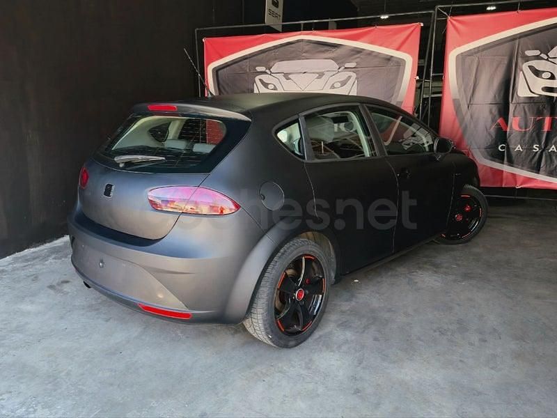 Usado Seat Leon 85 CV (62 kW) 2012 Negro Berlina