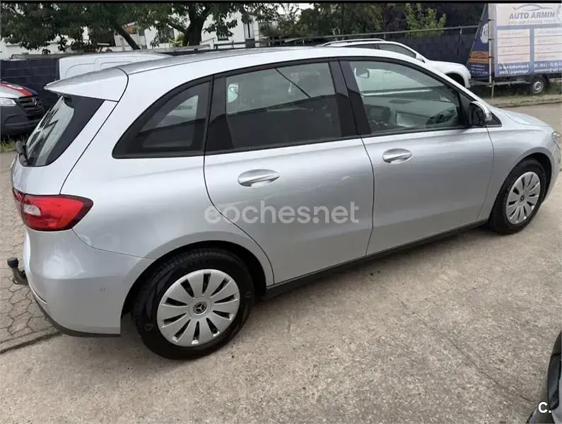 Usado Mercedes B200 150 CV (110 kW) 2021 Gris / plata Utilitario