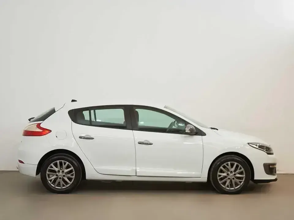 Usado Renault Mégane Intens 115 CV (84 kW) 2014 Blanco Berlina