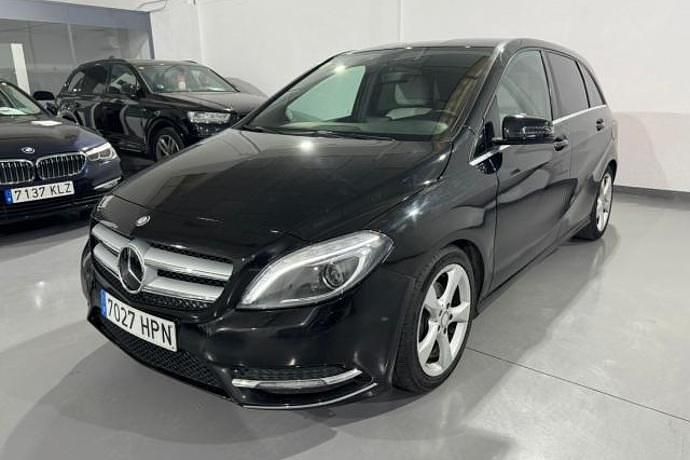 Usado Mercedes B180 109 CV (80 kW) 2013 Negro Monovolumen