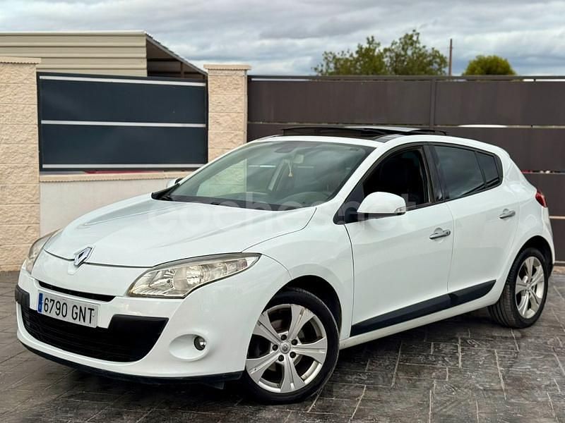 Blanco Usado 2009 Renault Mégane Dynamique Berlina | 5999 € (Un poco caro) - Imagen 1/4