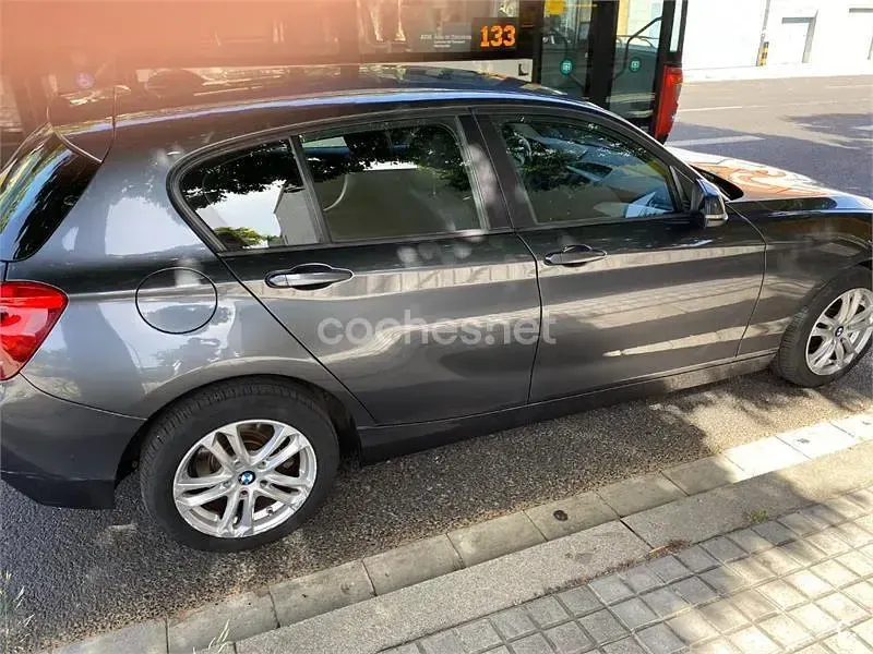 Usado BMW 114 Sport Line 102 CV (75 kW) 2012 Gris / plata Utilitario