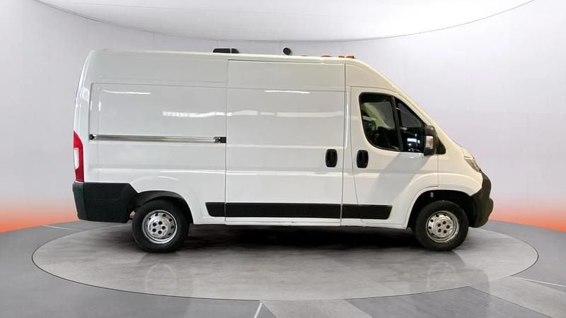 Usado Citroën Jumper 140 CV (102 kW) 2021 Blanco Monovolumen