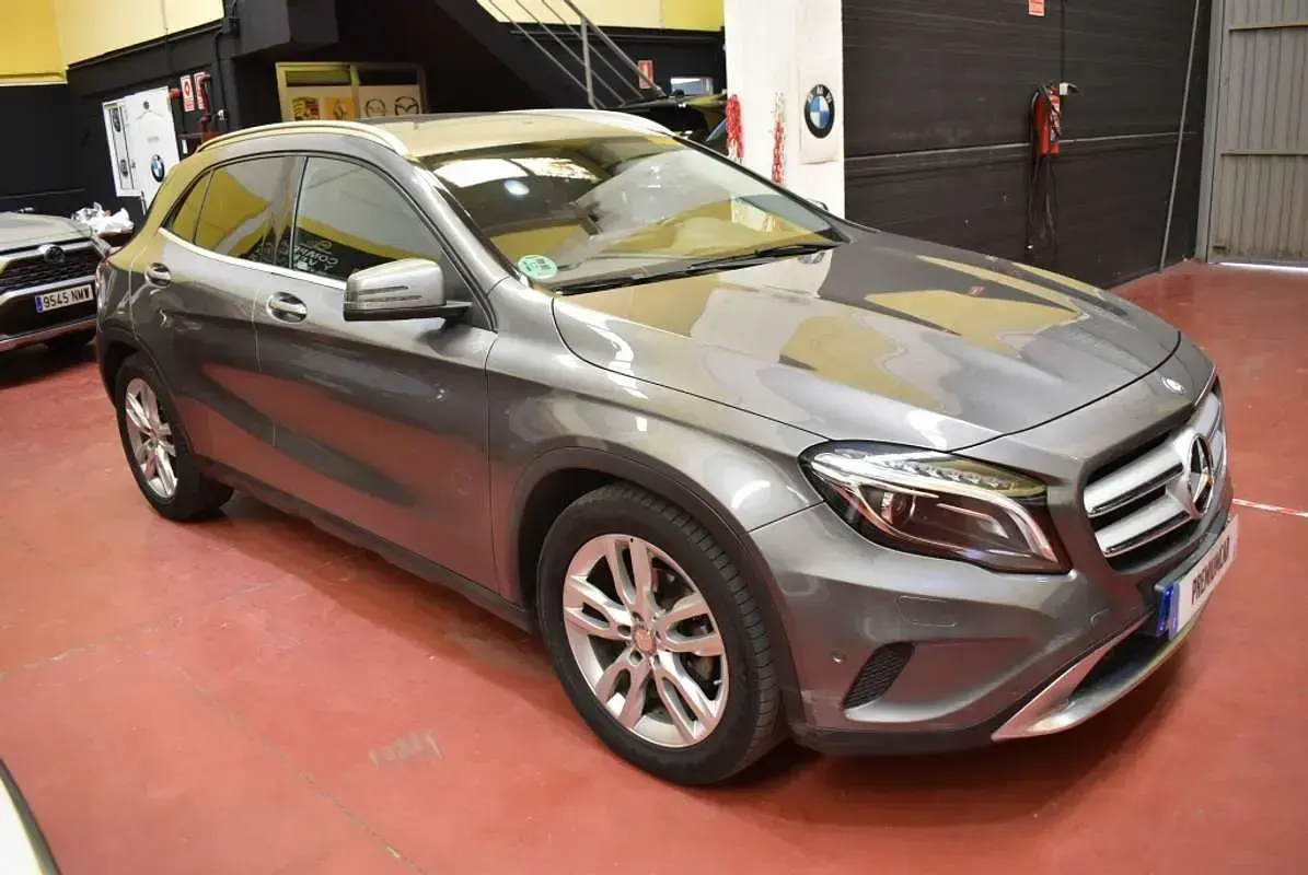 Usado Mercedes GLA200 Style 136 CV (100 kW) 2016 Gris SUV