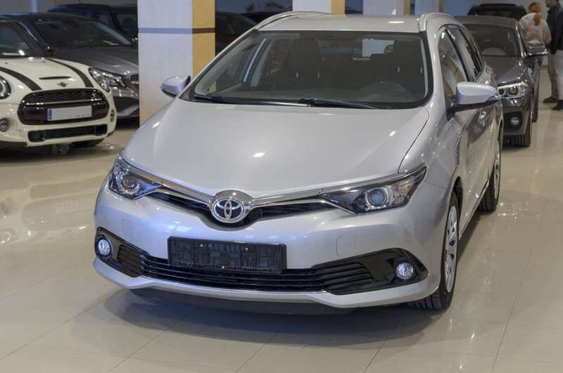 Gris Usado 2015 Toyota Auris Touring Sports Active Familiar | 11.900 € (Precio justo) - Imagen 1/4