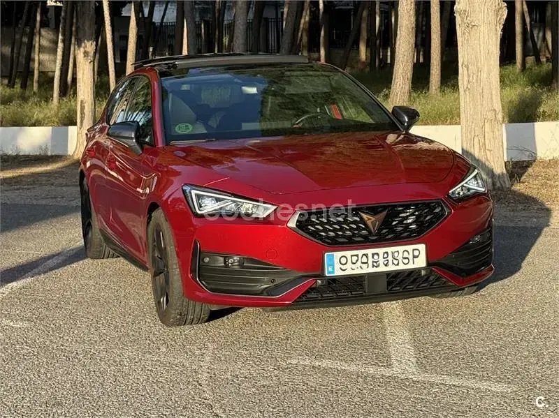 Usado Cupra Leon 190 CV (139 kW) 2024 Rojo Berlina