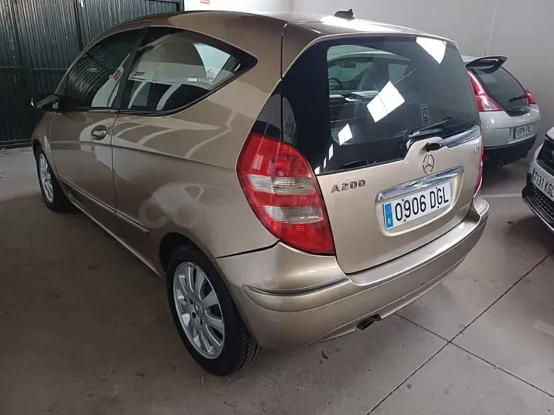 Usado Mercedes A200 Elegance 140 CV (102 kW) 2006 Gris / plata Berlina