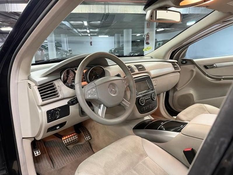 Usado Mercedes R320 224 CV (164 kW) 2007 Negro Monovolumen