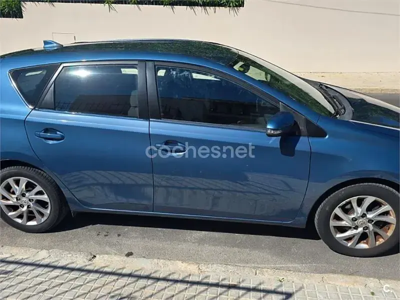 Usado Toyota Auris Active 116 CV (85 kW) 2015 Azul Berlina