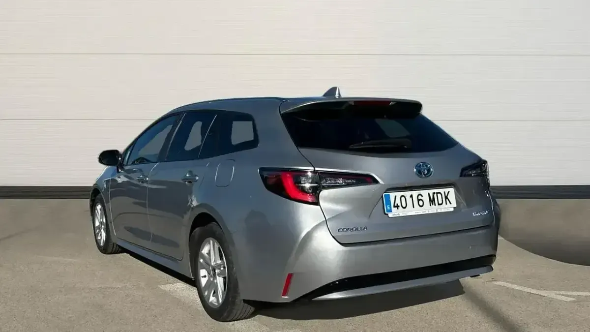 Usado Toyota Corolla Active 122 CV (89 kW) 2023 Plata Familiar