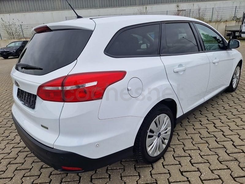 Usado Ford Focus ST-Line 125 CV (91 kW) 2017 Blanco Berlina