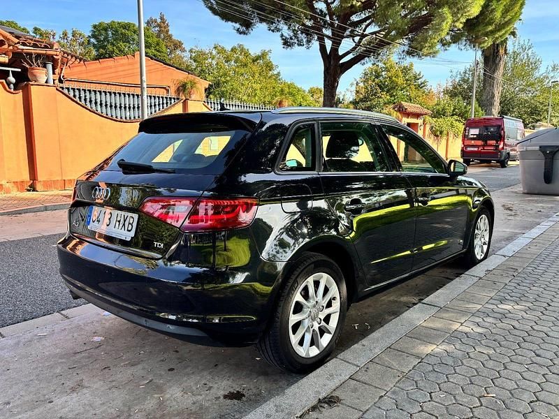 Usado Audi A3 Attraction 110 CV (80 kW) 2014 Negro Berlina