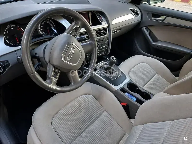 Usado Audi A4 136 CV (100 kW) 2010 Negro Berlina