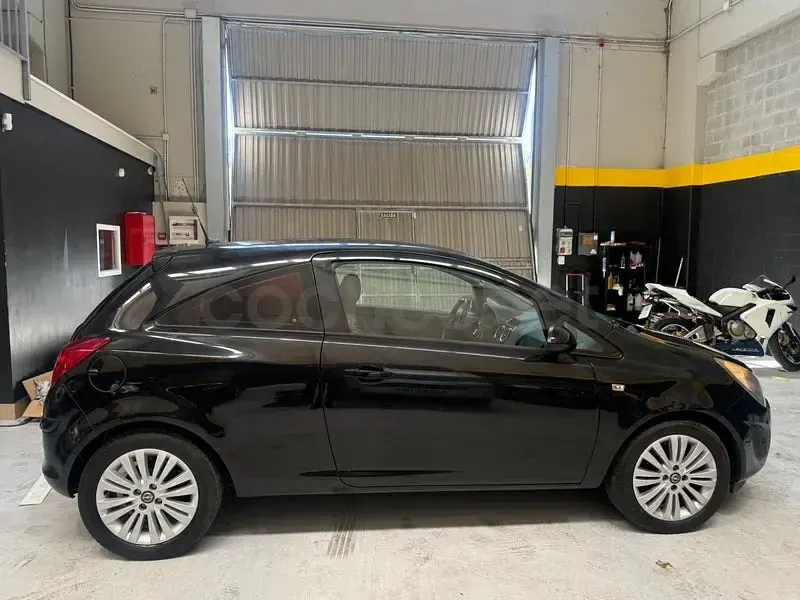 Usado Opel Corsa Excellence 90 CV (66 kW) 2014 Negro Utilitario