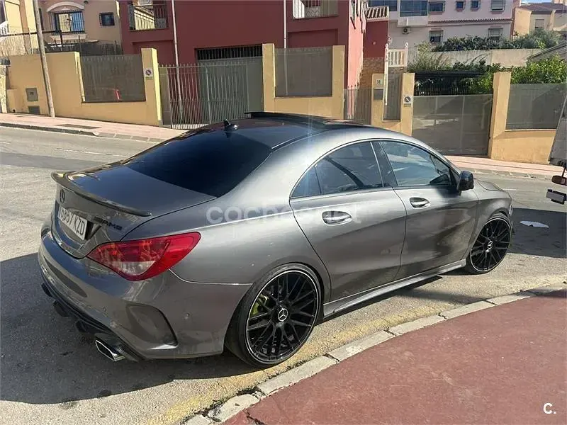 Usado Mercedes CLA200 136 CV (100 kW) 2014 Gris / plata Berlina