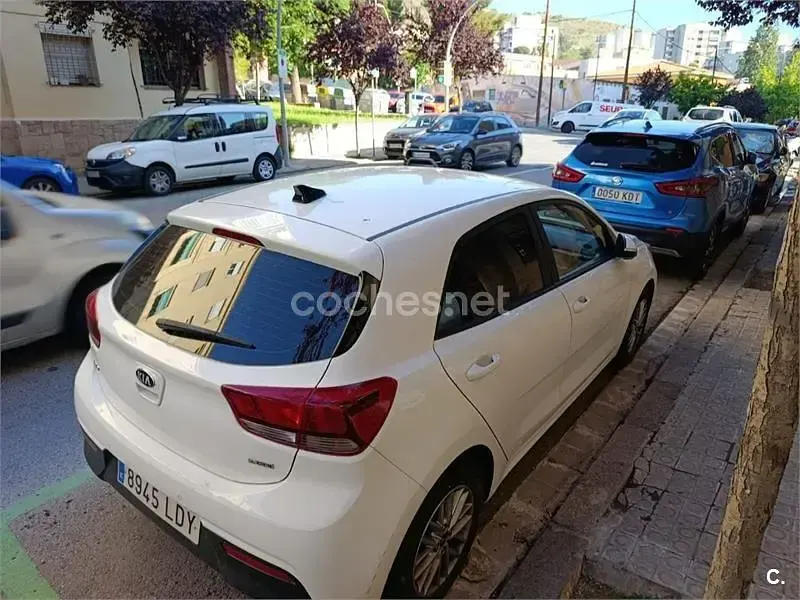Usado Kia Rio 100 CV (73 kW) 2020 Blanco Berlina