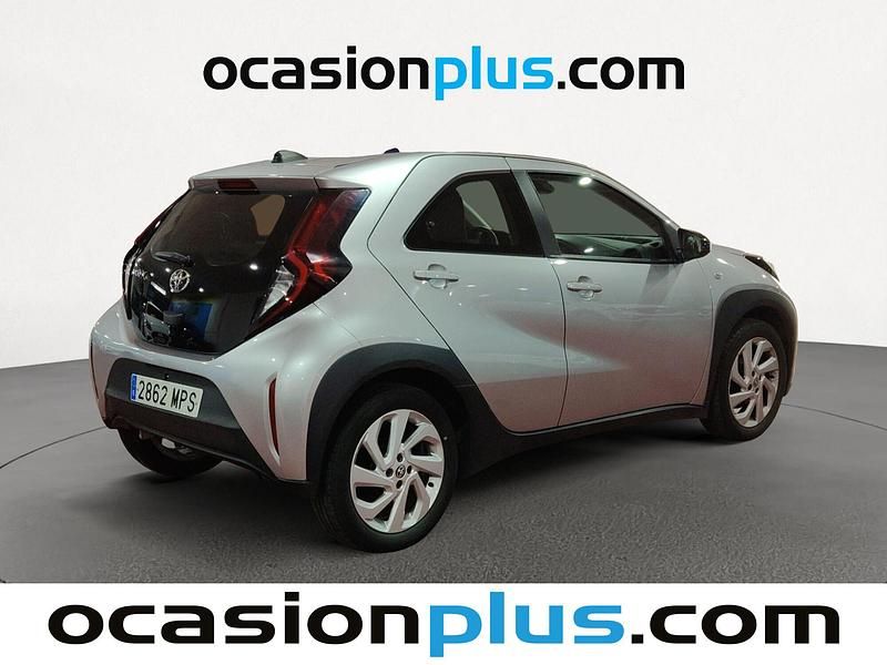 Usado Toyota Aygo X Play 72 CV (52 kW) 2024 Gris / plata SUV