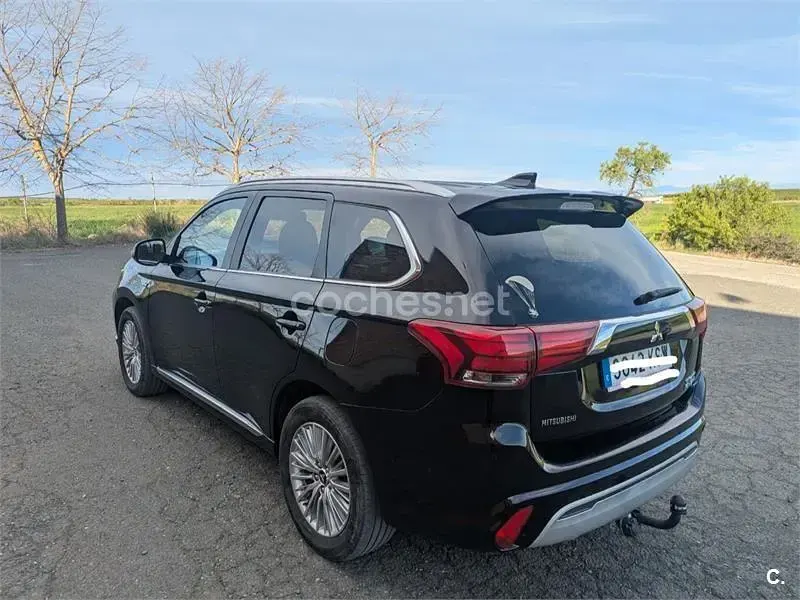 Usado Mitsubishi Outlander P-HEV Motion 224 CV (164 kW) 2019 Negro SUV