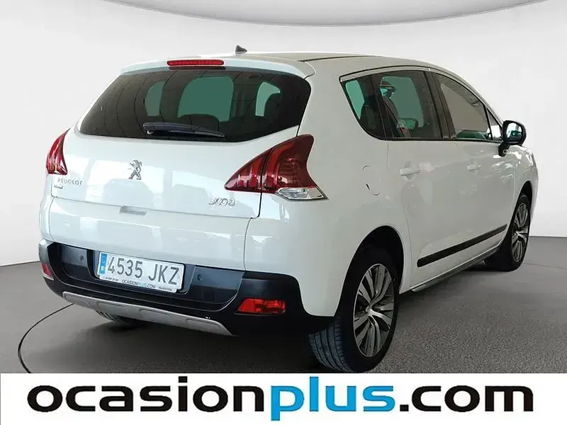 Usado Peugeot 3008 Style 131 CV (96 kW) 2015 Blanco negro Monovolumen