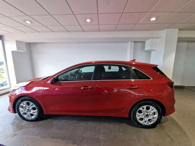 Ny Kia Ceed 101 HK (74 kW) 2025 Rød Hatchback