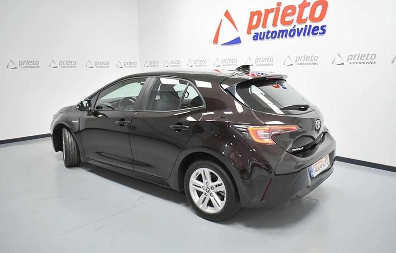 Usado Toyota Corolla Business Edition 122 CV (89 kW) 2021 Marrón Utilitario